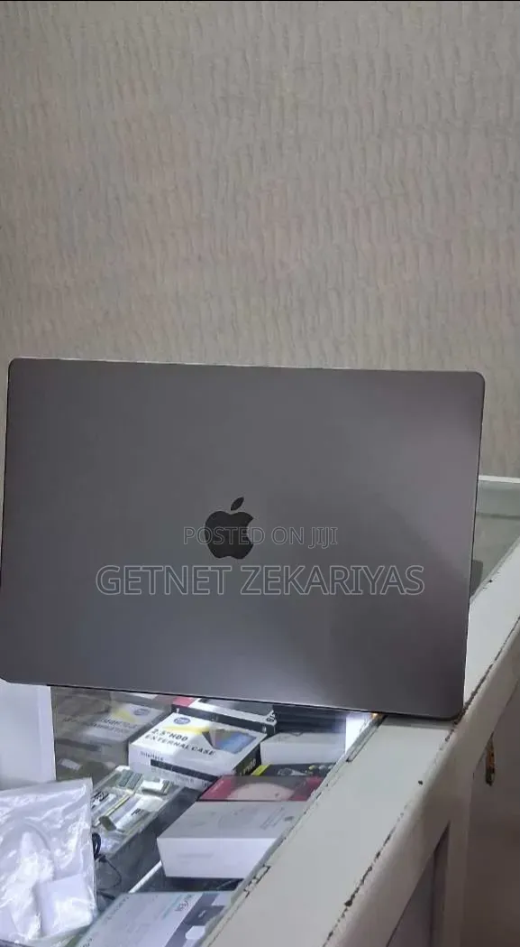New Laptop Apple MacBook Pro M1 32GB Apple M1 Max SSD 1T