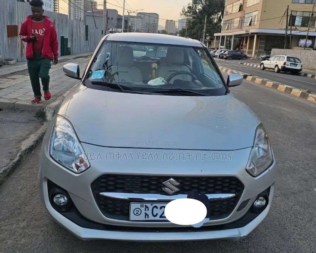 Suzuki Swift 2022 Silver