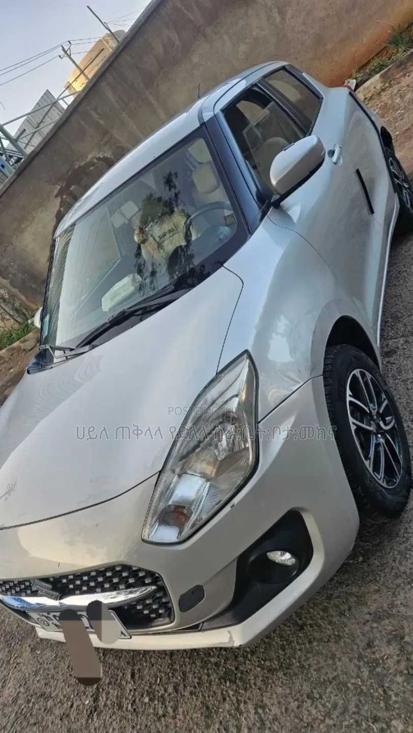 Suzuki Swift 2022 Silver