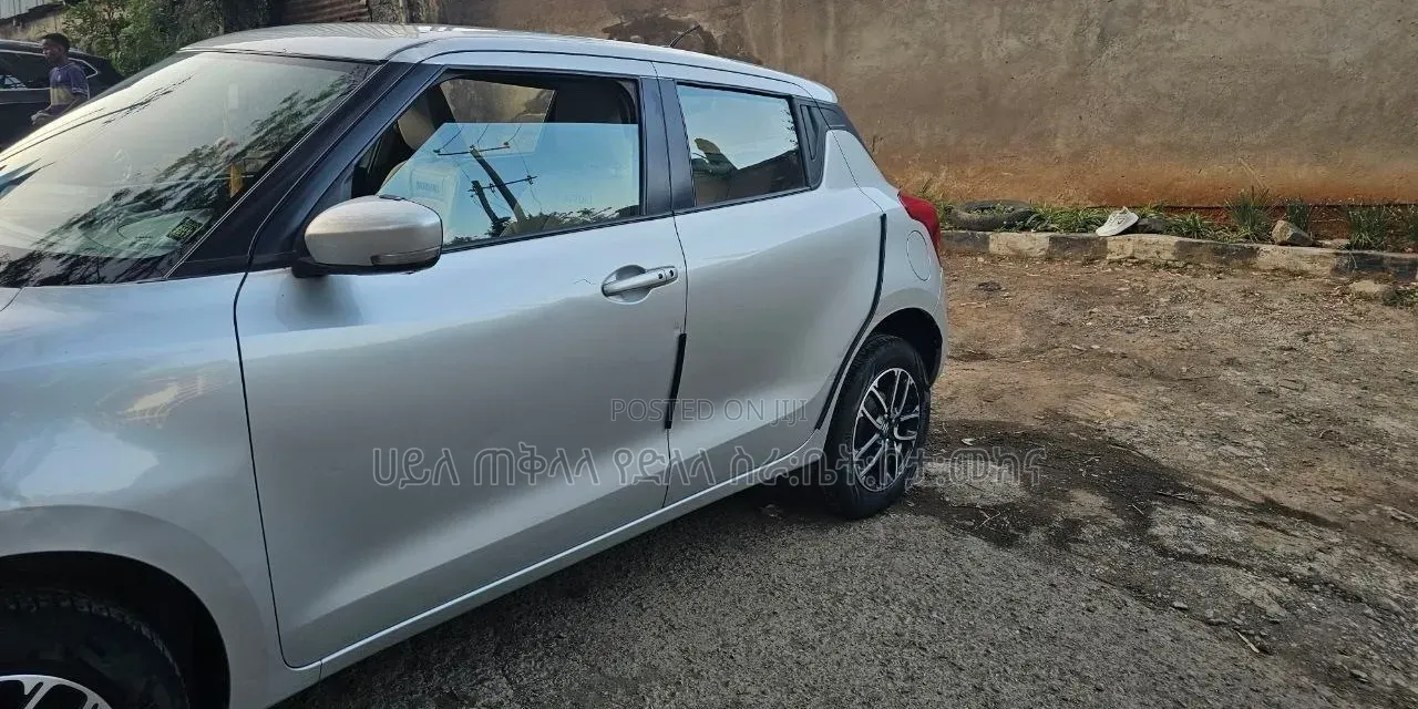 Suzuki Swift 2022 Silver