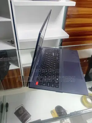 New Laptop Asus VivoBook 15 X505BA 16GB Intel Core i7 SSD 512GB