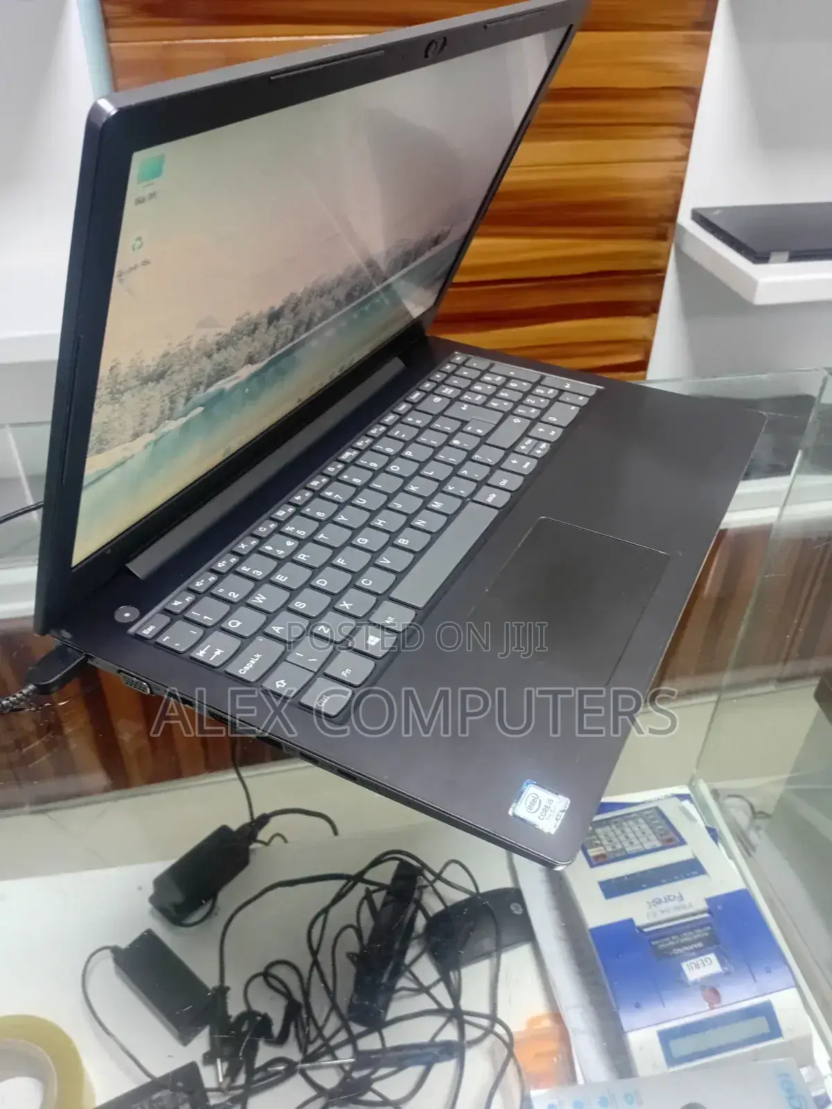 New Laptop Lenovo Ideapad 3 4GB Intel Core i5 SSD 256GB