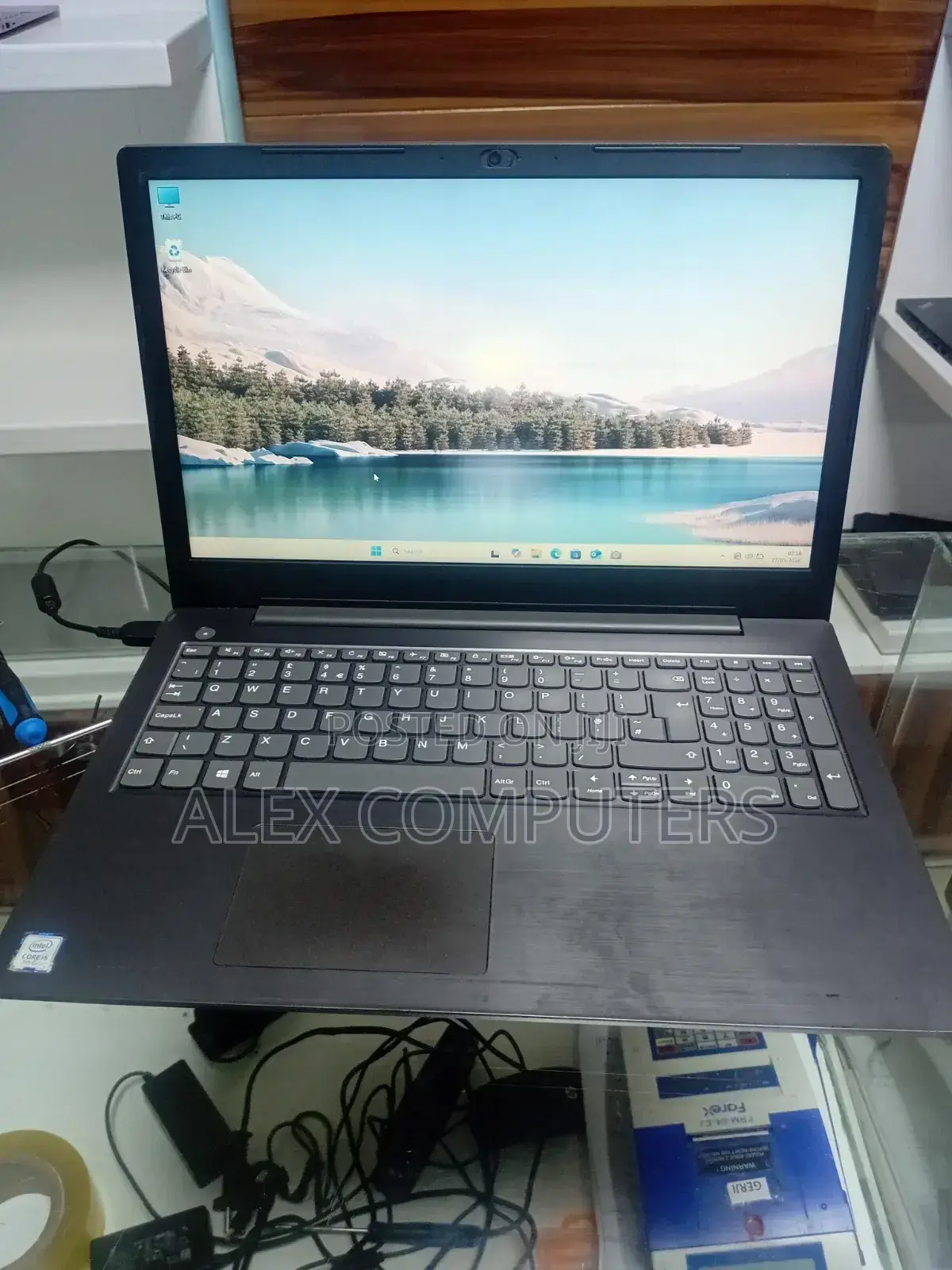 New Laptop Lenovo Ideapad 3 4GB Intel Core i5 SSD 256GB