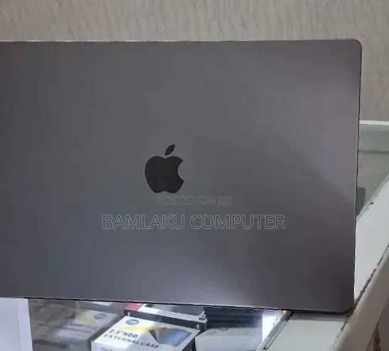 New Laptop Apple MacBook Pro 2021 M1 32GB Apple M1 Max SSD 1T