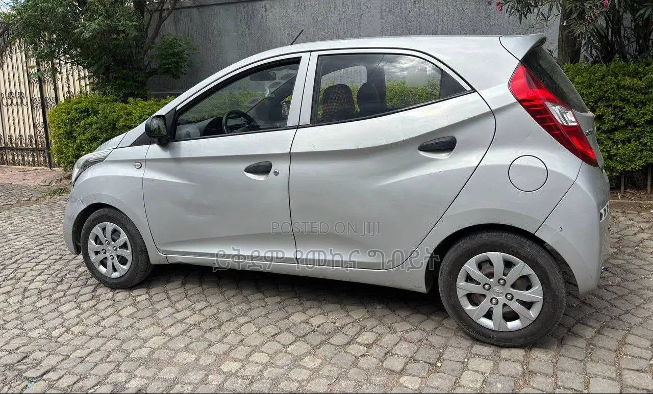 Hyundai Eon 2015 Silver