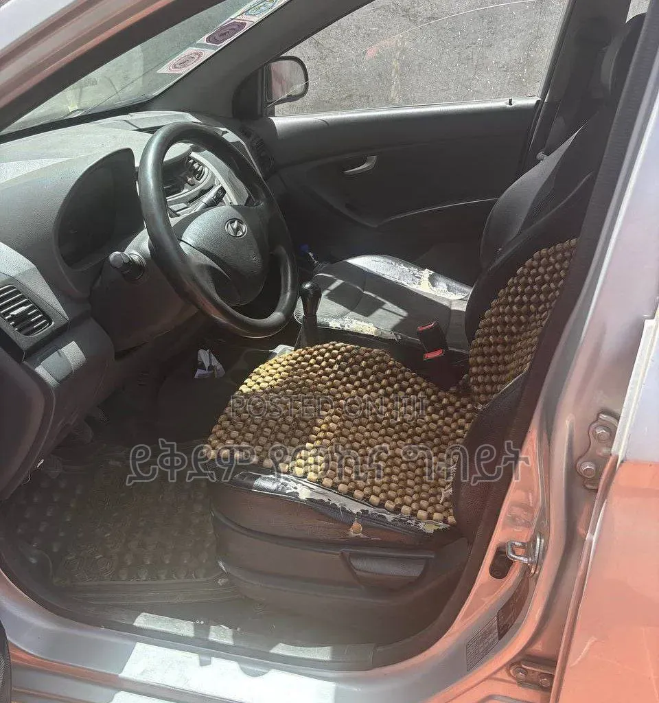 Hyundai Eon 2015 Silver