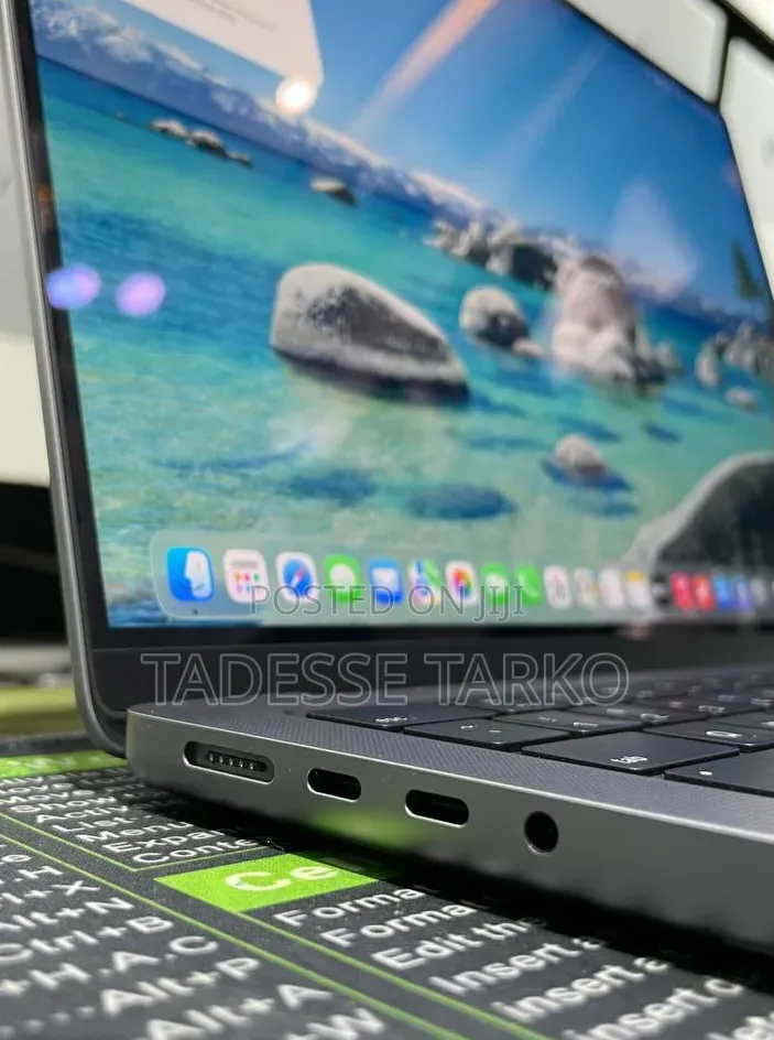 New Laptop Apple MacBook Pro 2023 M3 14-inch 8GB Apple M3 Pro SSD 512GB