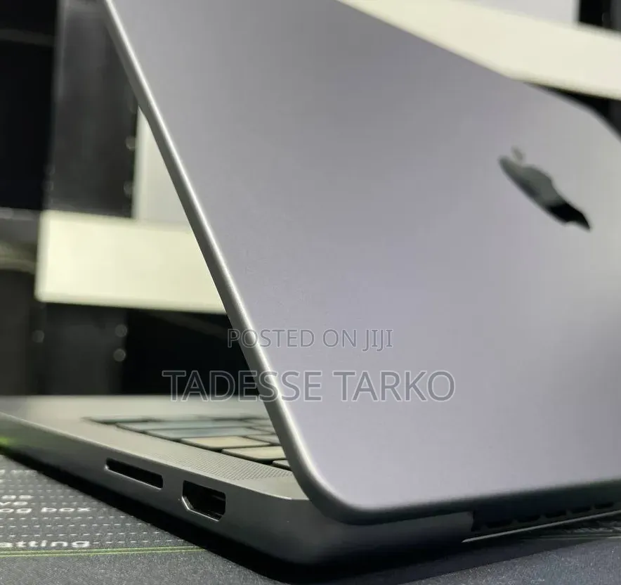 New Laptop Apple MacBook Pro 2023 M3 14-inch 8GB Apple M3 Pro SSD 512GB