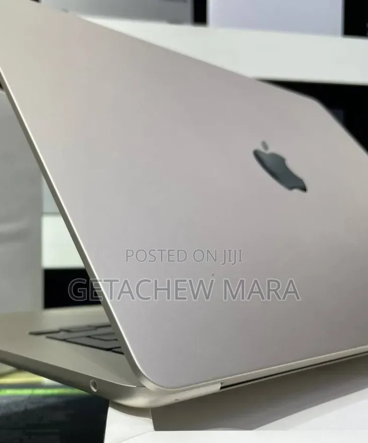 New Laptop Apple MacBook Air 2025 M4 13-inch 16GB Intel SSD 256GB