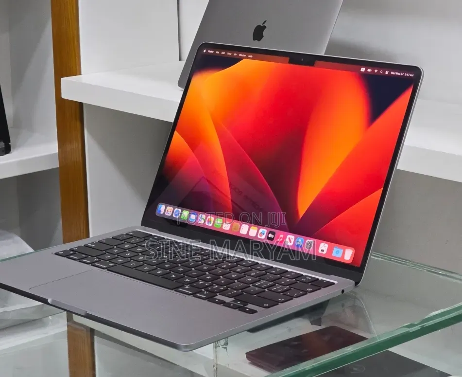 New Laptop Apple MacBook Air 2022 M2 8GB Apple M2 SSD 256GB
