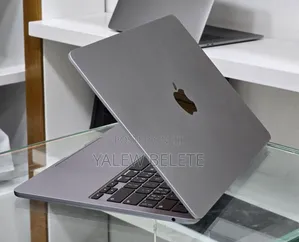 New Laptop Apple MacBook Air 2022 M2 8GB Apple M2 SSD 256GB