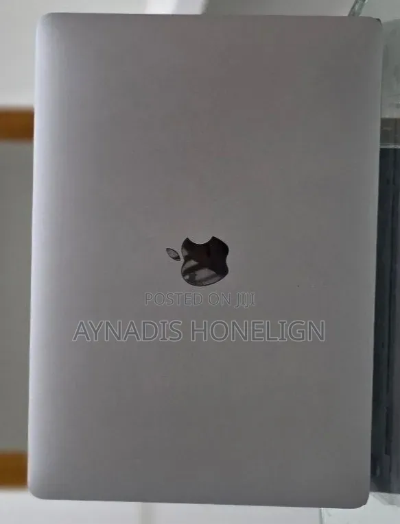 New Laptop Apple MacBook Air 2020 8GB Apple M1 SSD 256GB