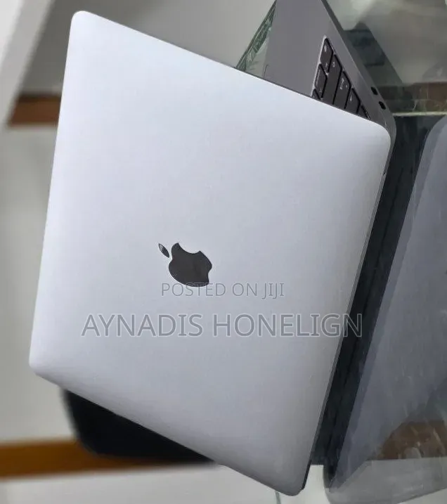 New Laptop Apple MacBook Air 2020 8GB Apple M1 SSD 256GB