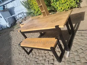 ከብረት እና ከዋንዛ የሚሰራ Dining Table