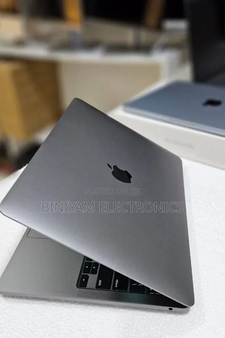 New Laptop Apple MacBook Pro 2022 M2 8GB Apple M2 SSD 256GB