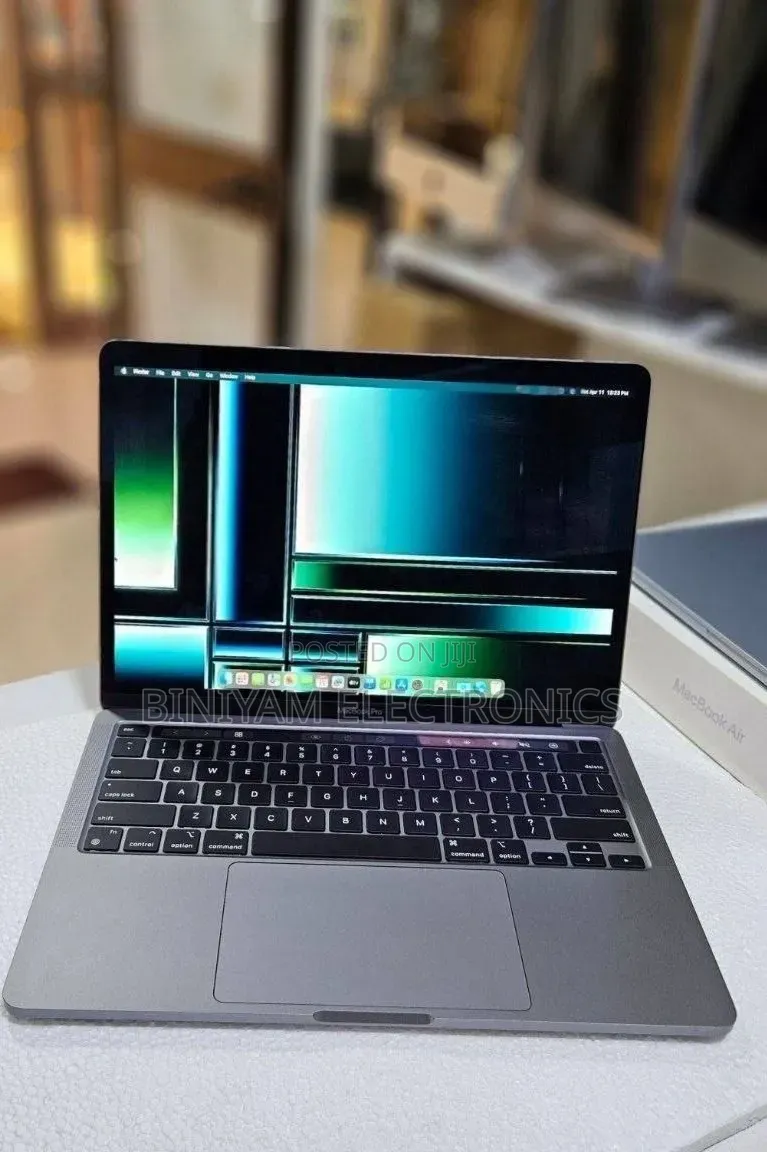 New Laptop Apple MacBook Pro 2022 M2 8GB Apple M2 SSD 256GB