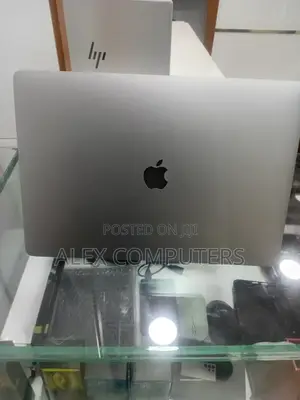 New Laptop Apple MacBook Pro 2018 32GB Intel Core i7 SSD 1T