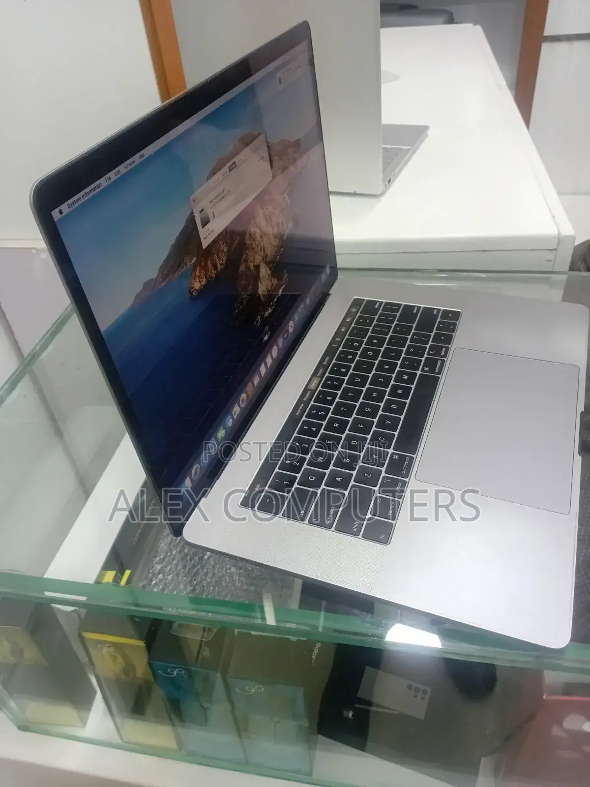 New Laptop Apple MacBook Pro 2018 32GB Intel Core i7 SSD 1T