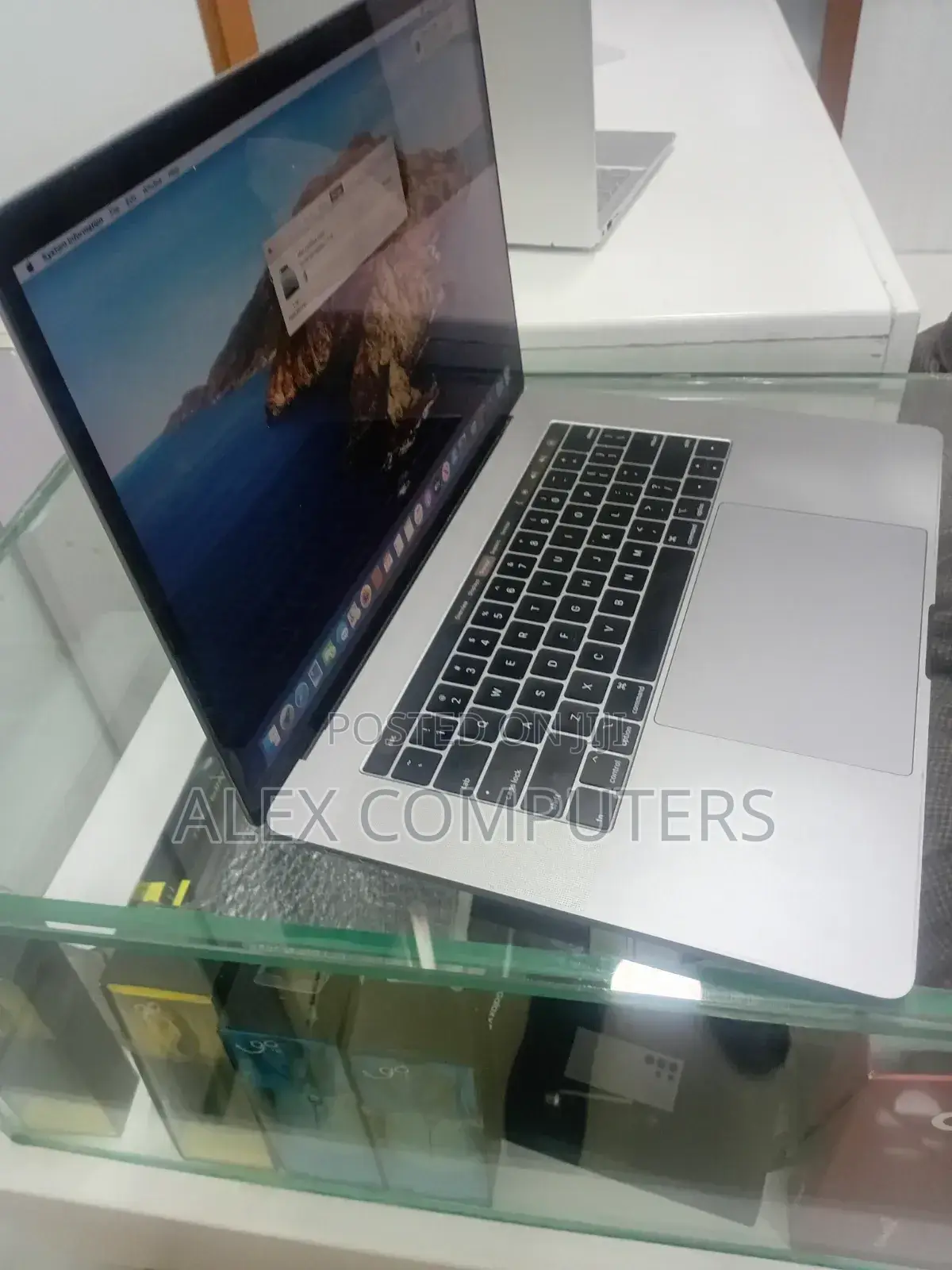 New Laptop Apple MacBook Pro 2018 32GB Intel Core i7 SSD 1T
