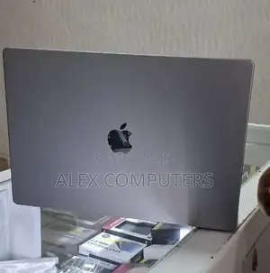 New Laptop Apple MacBook 32GB Apple M1 Max SSD 1T