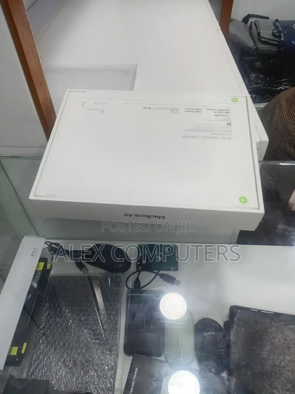 New Laptop Apple MacBook 16GB Apple M5 SSD 512GB