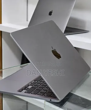 New Laptop Apple MacBook Air 2022 M2 8GB Apple M2 SSD 256GB
