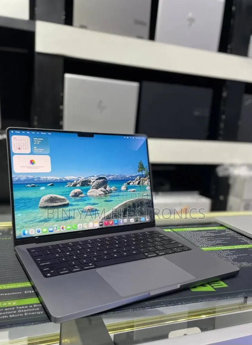 New Laptop Apple MacBook Pro 8GB Apple M3 SSD 512GB