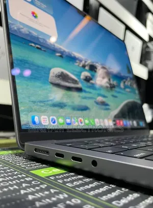 New Laptop Apple MacBook Pro 8GB Apple M3 SSD 512GB