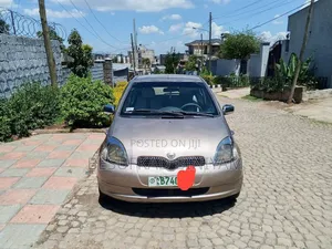 Toyota Vitz 1.0 FWD 3dr 2001 Gray
