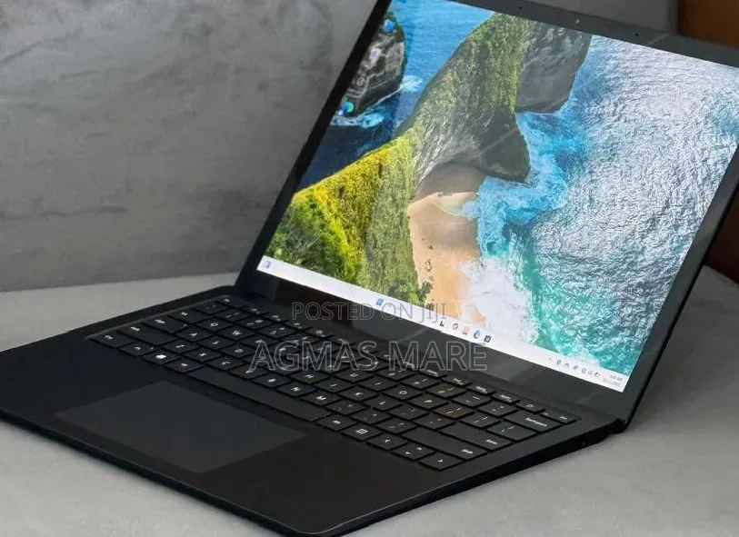 New Laptop Microsoft Surface Laptop 2 8GB Intel Core i5 SSD 256GB