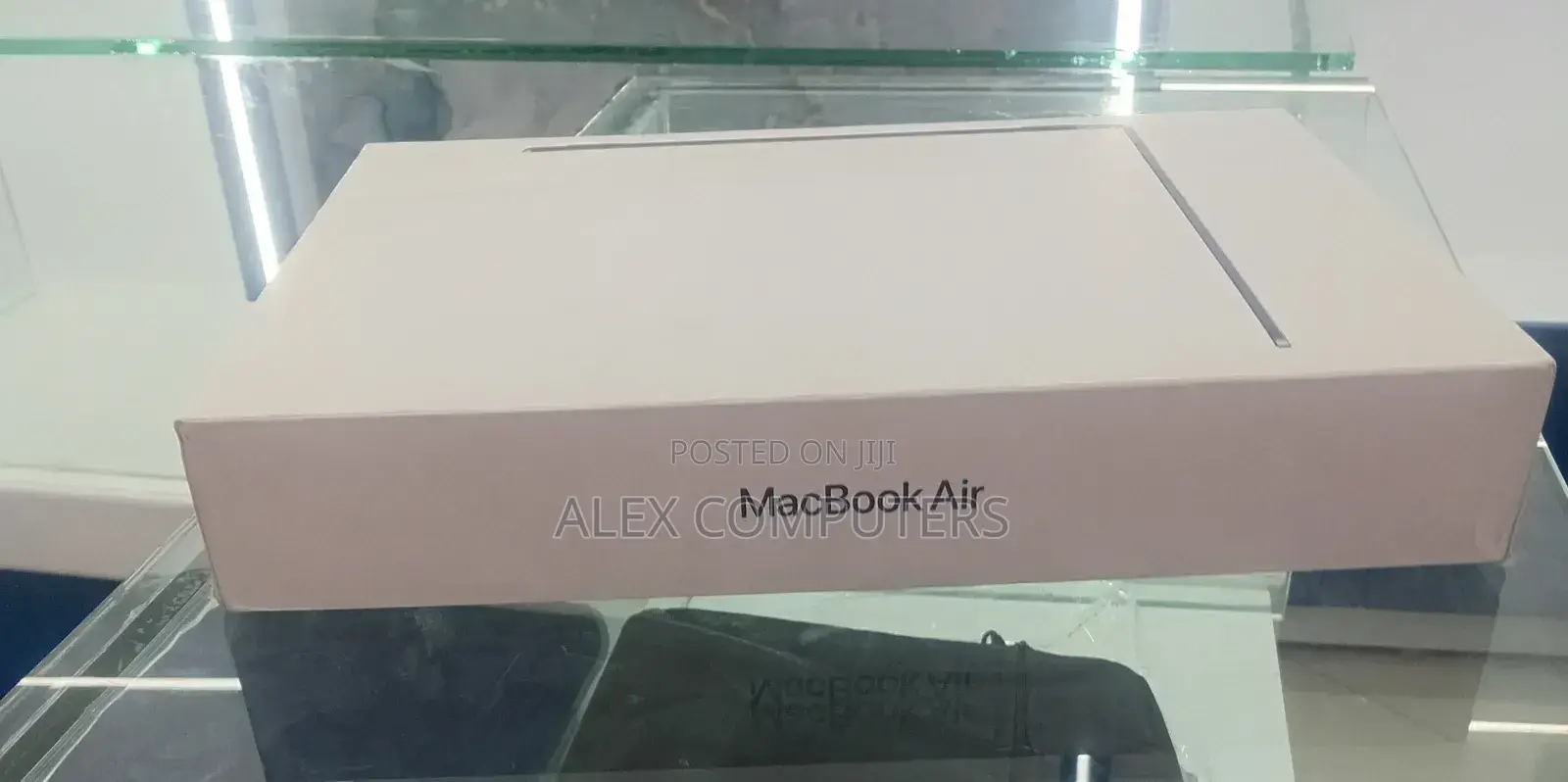 New Laptop Apple MacBook 16GB Apple M5 SSD 512GB