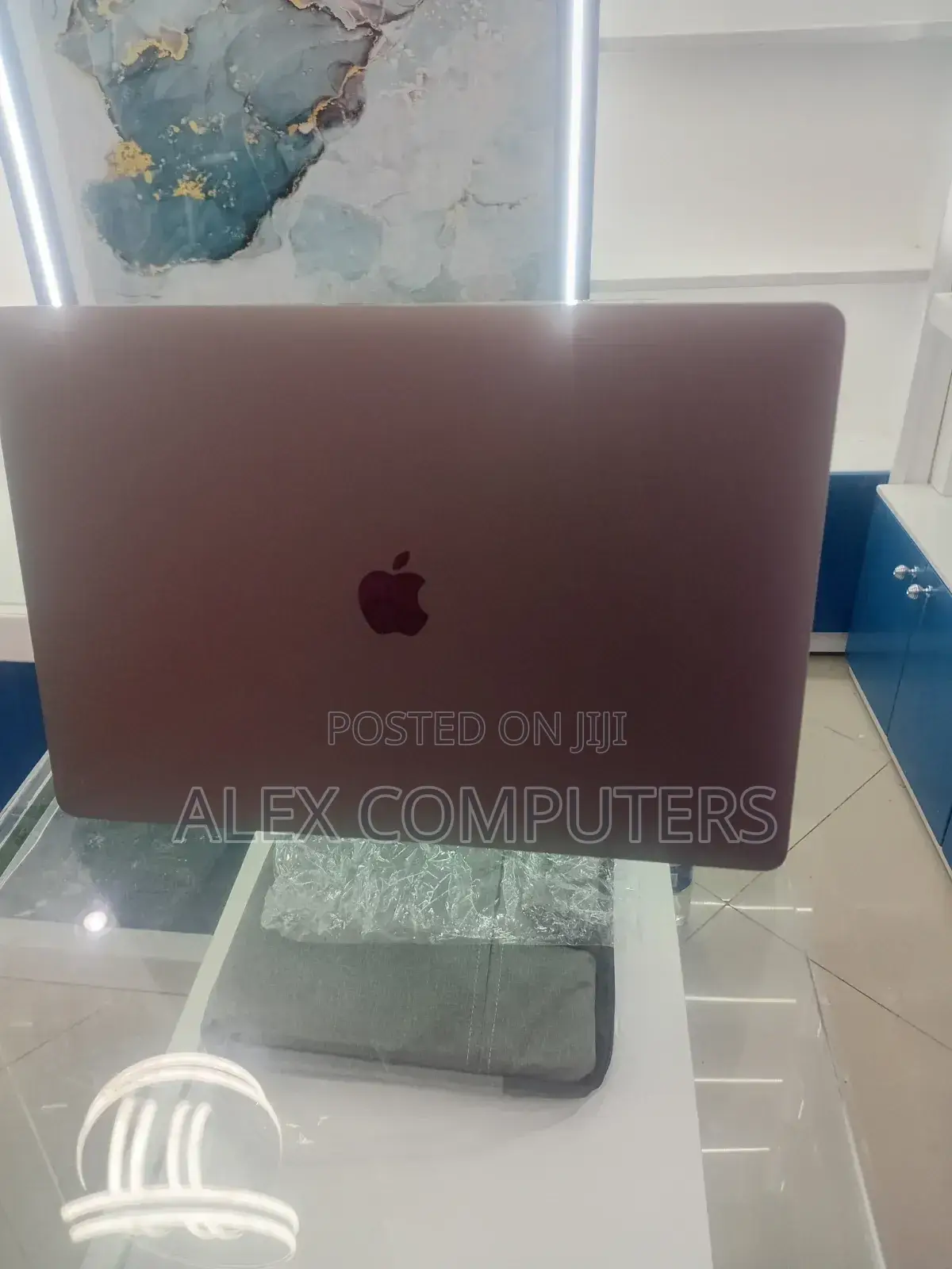 New Laptop Apple MacBook Pro 2018 16GB Intel Core i7 SSD 512GB