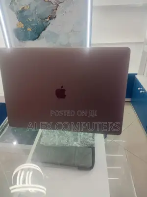 New Laptop Apple MacBook Pro 2018 16GB Intel Core i7 SSD 512GB