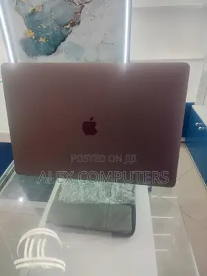 New Laptop Apple MacBook Pro 2018 16GB Intel Core i7 SSD 512GB