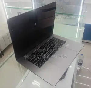 New Laptop Apple MacBook Pro 2018 16GB Intel Core i7 SSD 512GB