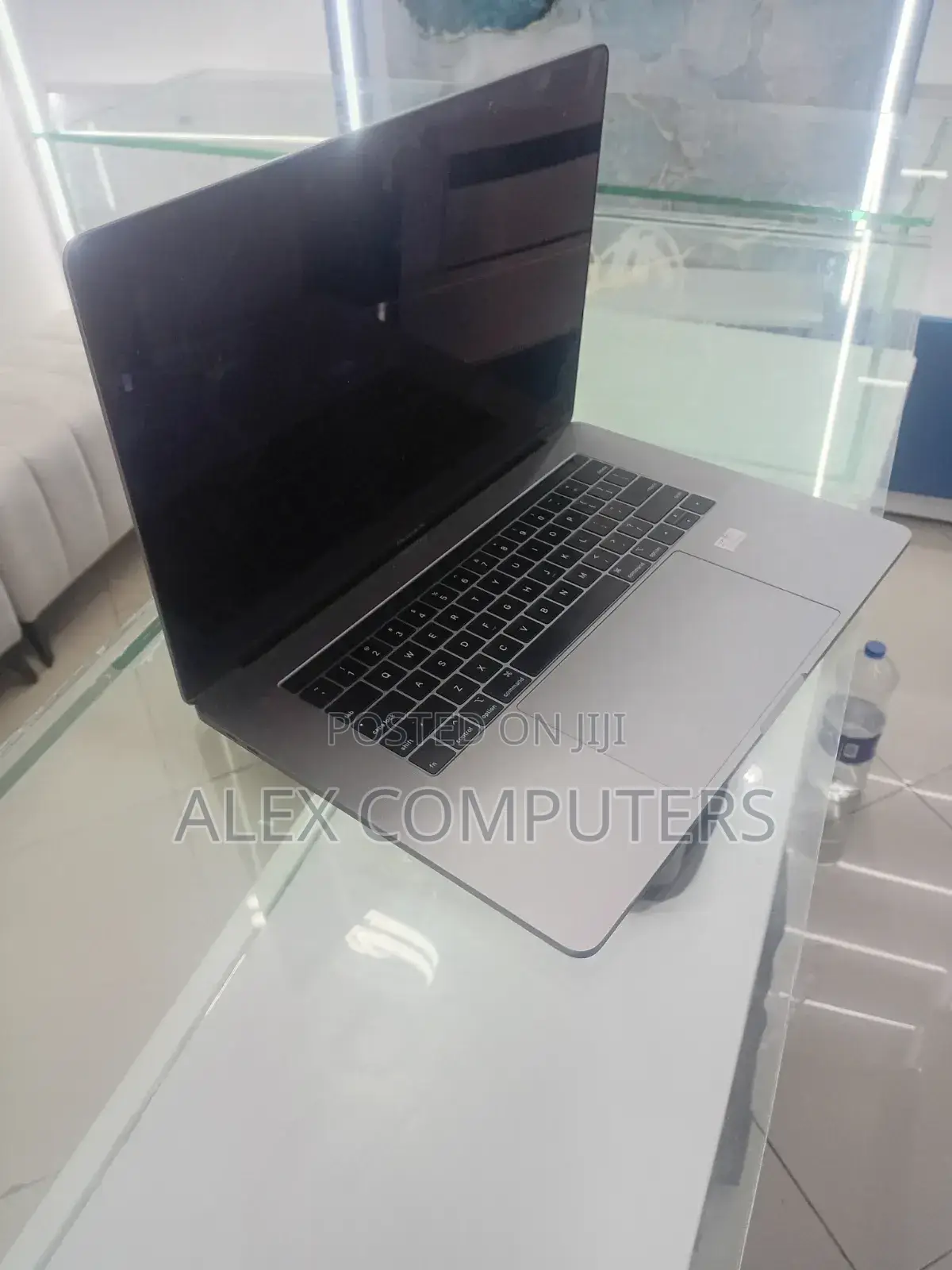 New Laptop Apple MacBook Pro 2018 16GB Intel Core i7 SSD 512GB