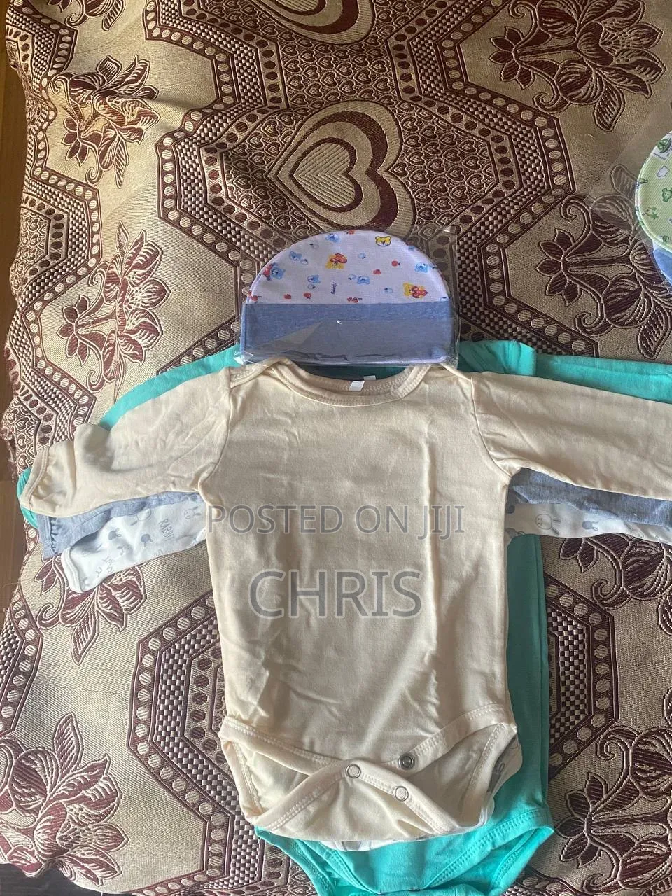 4 6 Piece Baby Bodysuit Set – Soft Colorful Baby Essentials