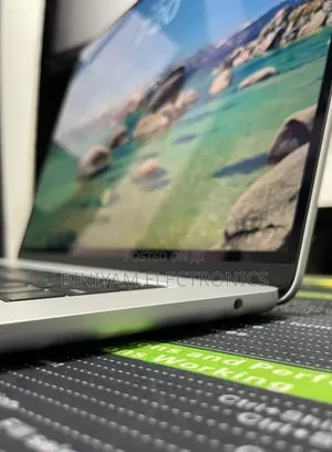 New Laptop Apple MacBook Air 2025 M4 15-inch 24GB Apple M4 SSD 512GB