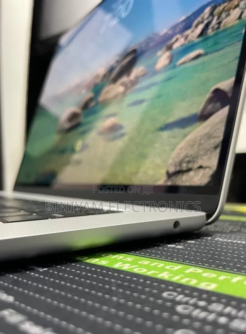 New Laptop Apple MacBook Air 2025 M4 15-inch 24GB Apple M4 SSD 512GB