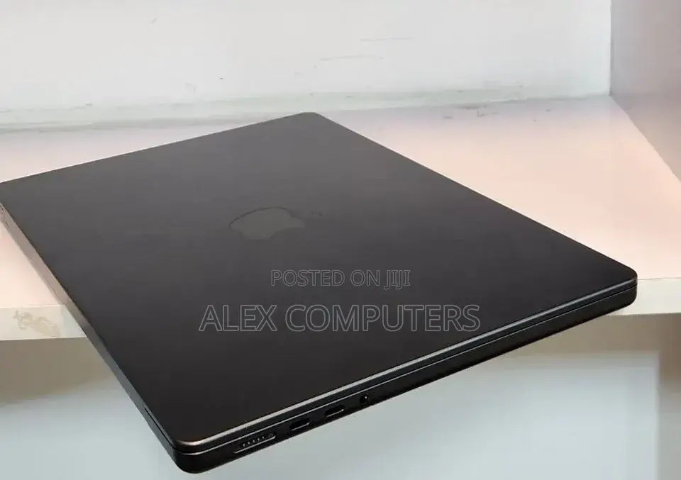 New Laptop Apple MacBook 16GB Apple M5 Pro SSD 1T