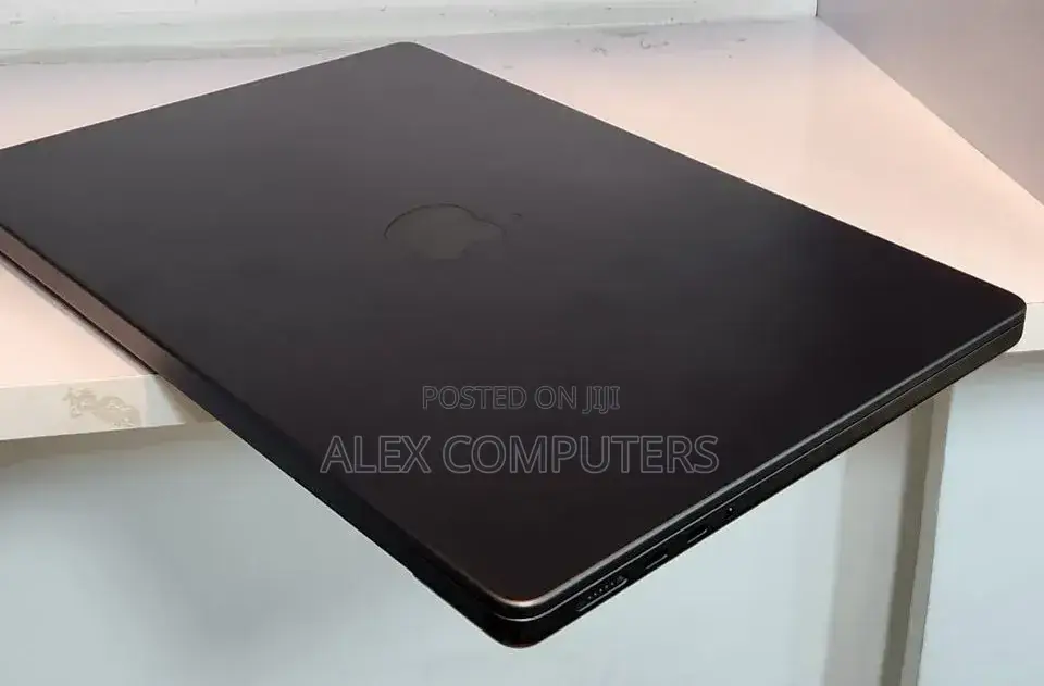 New Laptop Apple MacBook 16GB Apple M5 Pro SSD 1T