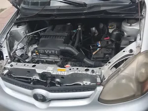 Toyota Platz 2005 Silver