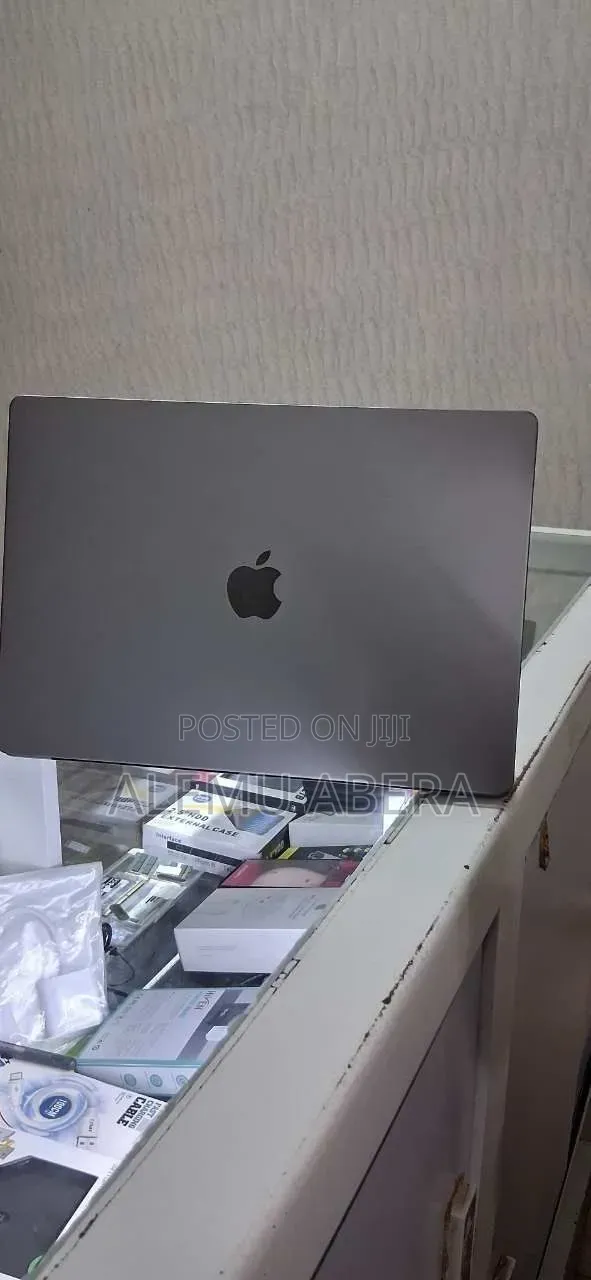 New Laptop Apple MacBook Pro M1 32GB Apple M1 Max SSD 1T