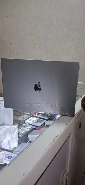New Laptop Apple MacBook Pro M1 32GB Apple M1 Max SSD 1T