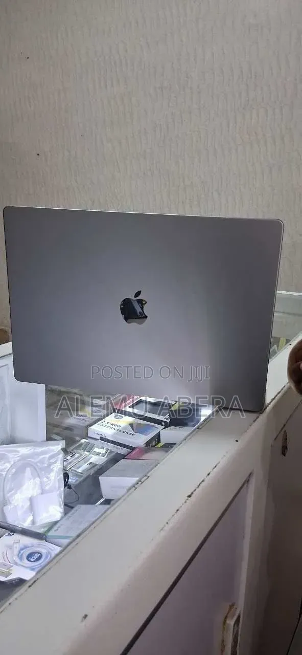 New Laptop Apple MacBook Pro M1 32GB Apple M1 Max SSD 1T