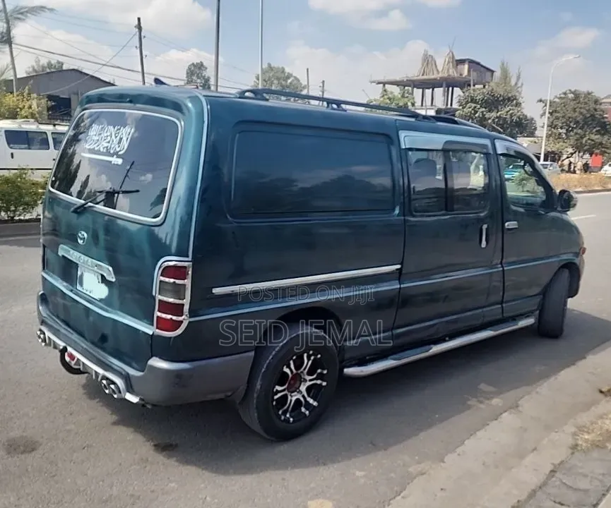 Toyota HiAce 2002 Green