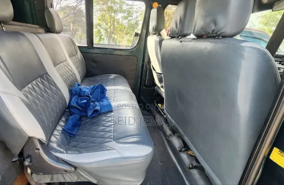 Toyota HiAce 2002 Green
