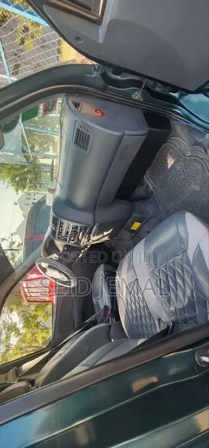 Toyota HiAce 2002 Green