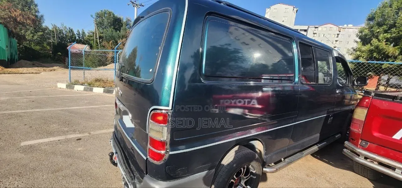 Toyota HiAce 2002 Green