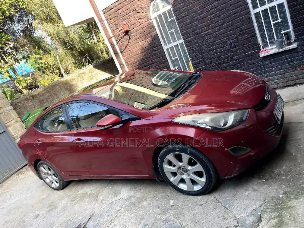 Hyundai Elantra 2015 Red